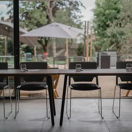 Hotel-restaurant Metis מלון לז הרבייה